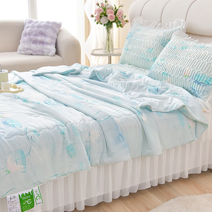 91家纺网 家纺一手货源 找家纺 畅畅家纺 2025新款夏季凉感丝印花足球花凉席夏被夏凉被空调被四件套 足球花-荷塘月色