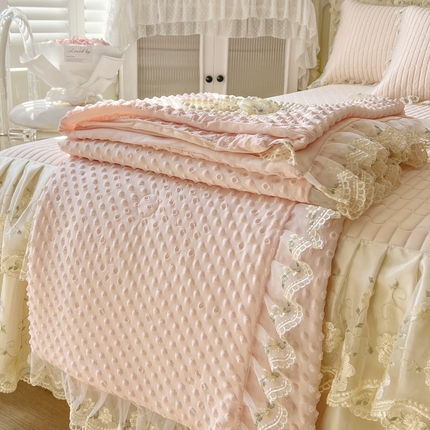 91家纺网 家纺一手货源 找家纺 恋尚 2025新款乳胶凉感床笠裙豆豆夏被夏凉被空调被四件套-甜朵【控价270起】 甜朵-少女粉