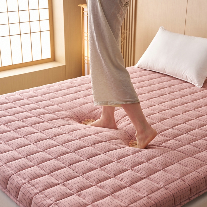 91家纺网 家纺一手货源 找家纺 锦丝钰床垫 2025新款色织水洗棉棉花床垫 小粉格