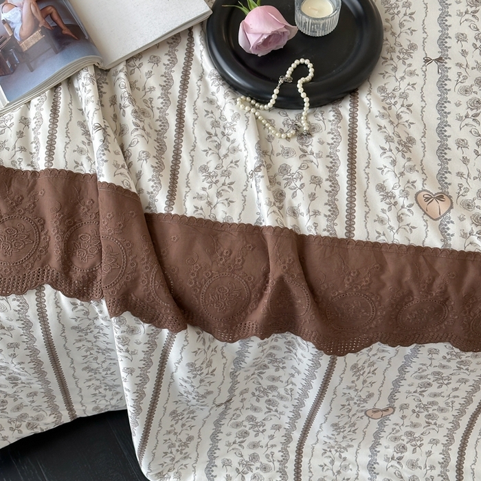 91家纺网 家纺一手货源 找家纺 觅糖  2025新款春夏款法式蕾丝针织大豆夏被 花伴