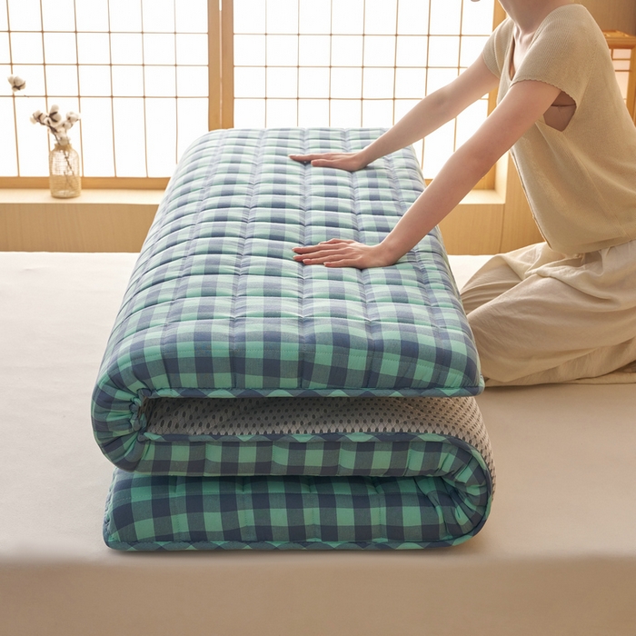 91家纺网 家纺一手货源 找家纺 锦丝钰床垫 2025新款色织水洗棉棉花床垫 蓝绿中格