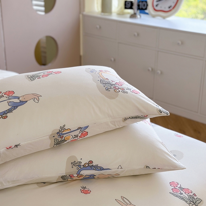 91家纺网 家纺一手货源 找家纺 麦伦家居 2025新款云柔针织棉大豆夏凉被 花丛小兔