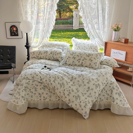 91家纺网 家纺一手货源 找家纺 2025新款水洗棉夹棉床盖四件套韩版蕾丝花边小清新针织棉单被套小碎花皱皱棉直播爆款网红四季跑量款 洛丽塔