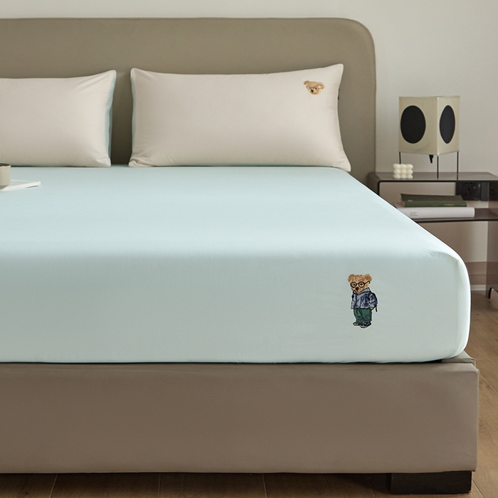 91家纺网 家纺一手货源 找家纺 禾时 2025新款A类全棉卡通小熊刺绣床笠床套床罩床垫保护套 杰米熊-绿