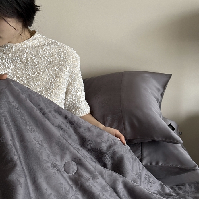 91家纺网 家纺一手货源 找家纺 鹿班家居 2025年夏季60S莱赛尔提花夏被系列-原野【标准会员-20元】 原野-深灰