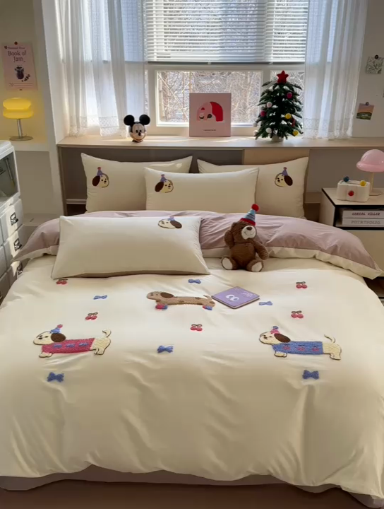 91家纺网 家纺一手货源 找家纺 如意朵2025新款全棉毛巾绣四件套 狗狗家族