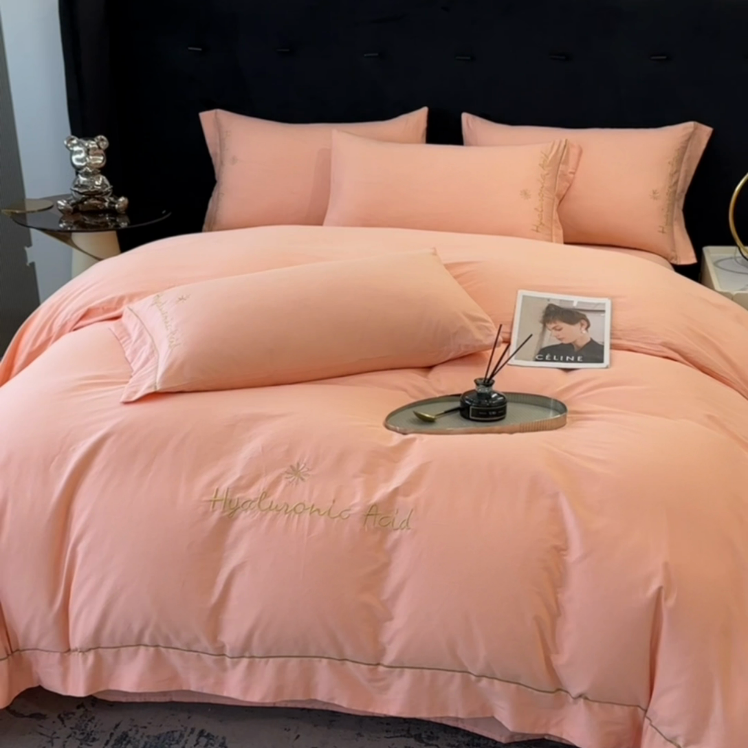 91家纺网 家纺一手货源 找家纺 宇彬家纺 2025直播新款13374全棉纯棉母婴级压线一字绣纯色刺绣四件套全棉纯棉贡缎新疆长绒字母款铂金系列 铂金 玉颜粉