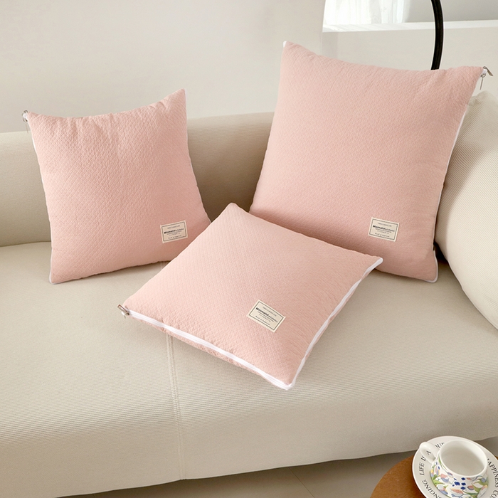 91家纺网 家纺一手货源 找家纺 番茄+ 2025新款简约全棉色织抱枕被 落樱粉