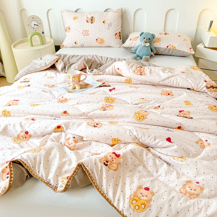 91家纺网 家纺一手货源 找家纺 熙宴家纺 2025新款A类水洗双层纱100%新疆棉花印花夏被空调被夏凉被 小熊蛋糕