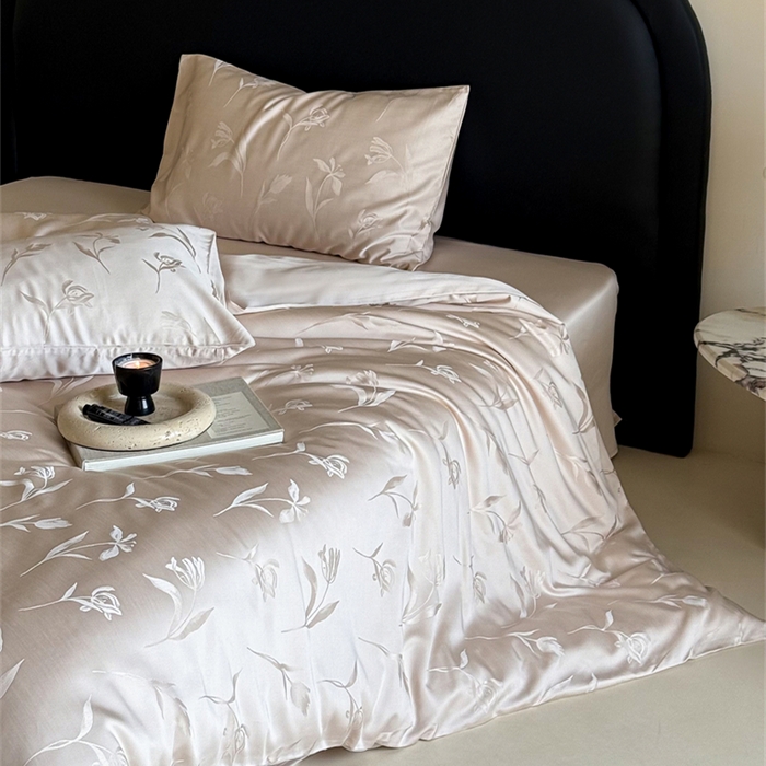 91家纺网 家纺一手货源 找家纺 FORTWO2025新款60支兰精天丝浮雕提花四件套		 花香