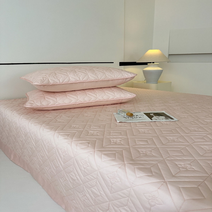 91家纺网 家纺一手货源 找家纺 云雀  2025新款舒适莱赛尔天丝夹棉床盖 菱格床盖-玉粉