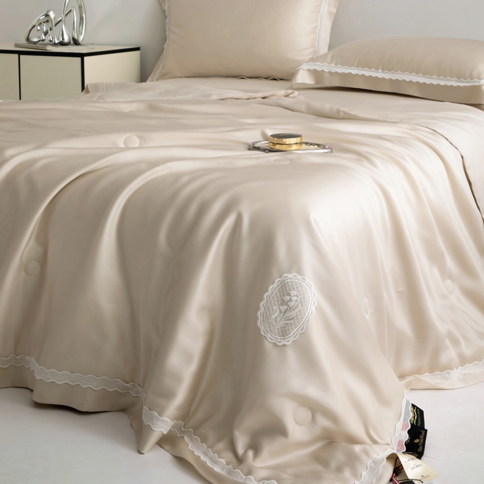 91家纺网 家纺一手货源 找家纺 桂雅居2025新款80支进口莱赛尔双丝夏被-达芙妮 云雾金