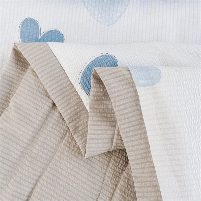 91家纺网 家纺一手货源 找家纺 南北家居  2025新款亲肤泡泡棉提花夏被 一见倾心