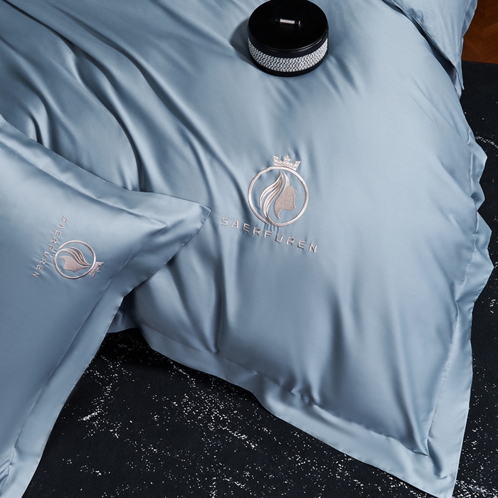 91家纺网 家纺一手货源 找家纺 沃尔居 2025新款全棉纯棉长绒棉四件套刺绣绣花纯色贡缎床笠款高端礼盒装 萨尔夫人-蓝灰