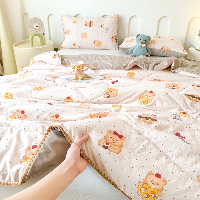 91家纺网 家纺一手货源 找家纺 熙宴家纺 2025新款A类水洗双层纱100%新疆棉花印花夏被空调被夏凉被 小熊蛋糕