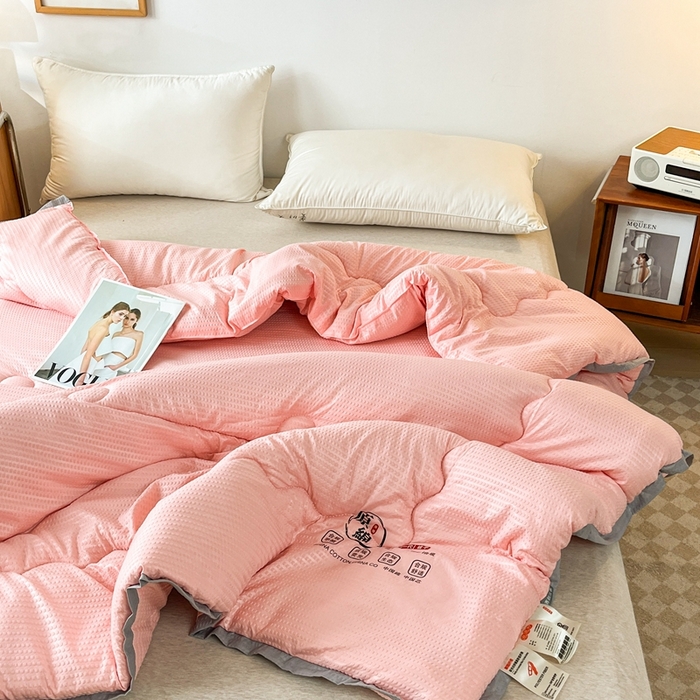 91家纺网 家纺一手货源 找家纺 百花王2025新款泡泡棉纯色简约升级款大豆被子被芯 原棉大豆被泡泡升级款 -粉色