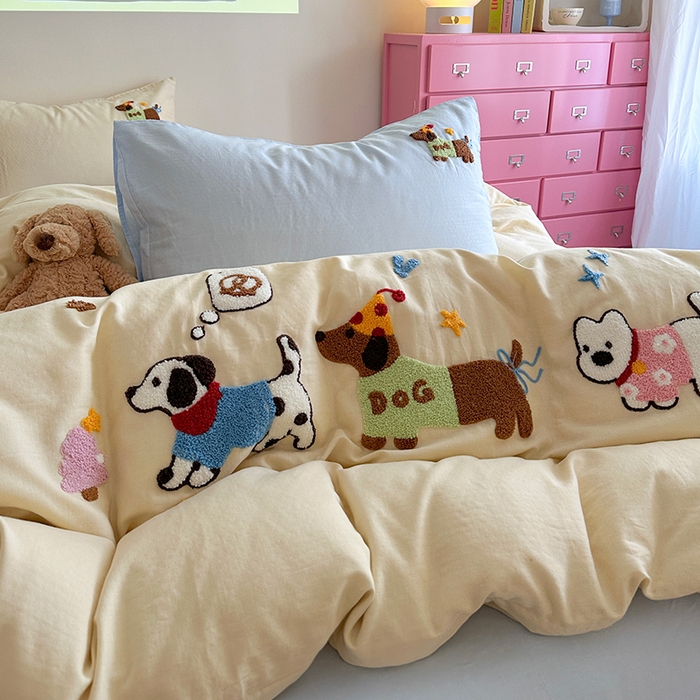 91家纺网 家纺一手货源 找家纺 TT.one 塔塔家居 2025新款全棉双层纱毛巾绣萌宠系列四件套 狗狗日记