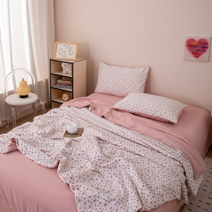 91家纺网 家纺一手货源 找家纺 南北家居 2025新款针织棉双层纱夏被四件套 粉色小花