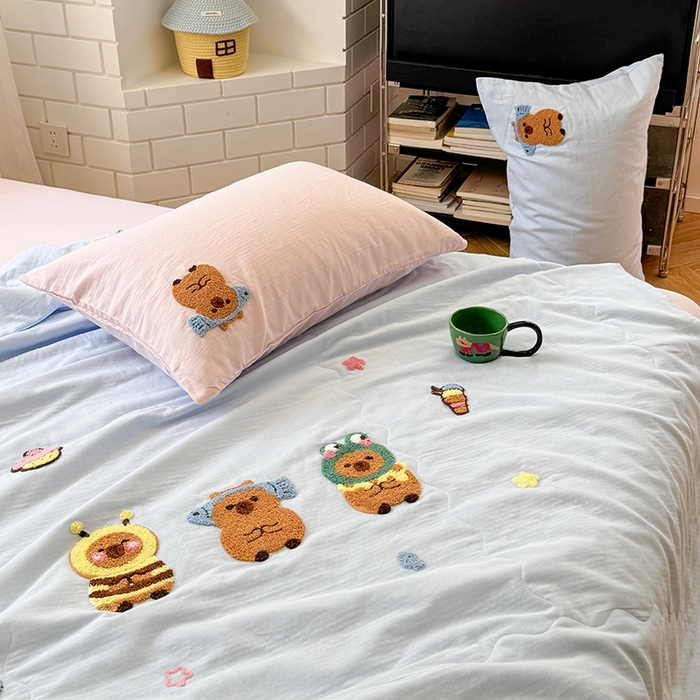 91家纺网 家纺一手货源 找家纺 TT.one 塔塔家居 TT.one 塔塔家居 TT.one 塔塔家居 2025新款全棉双层纱毛巾绣萌宠系列夏被 夏被·呆萌皮皮