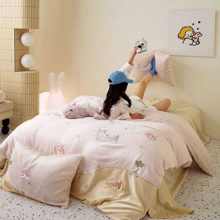 91家纺网 家纺一手货源 找家纺 爱缦 2025新款海边假日系列莱赛尔四件套风格二 粉