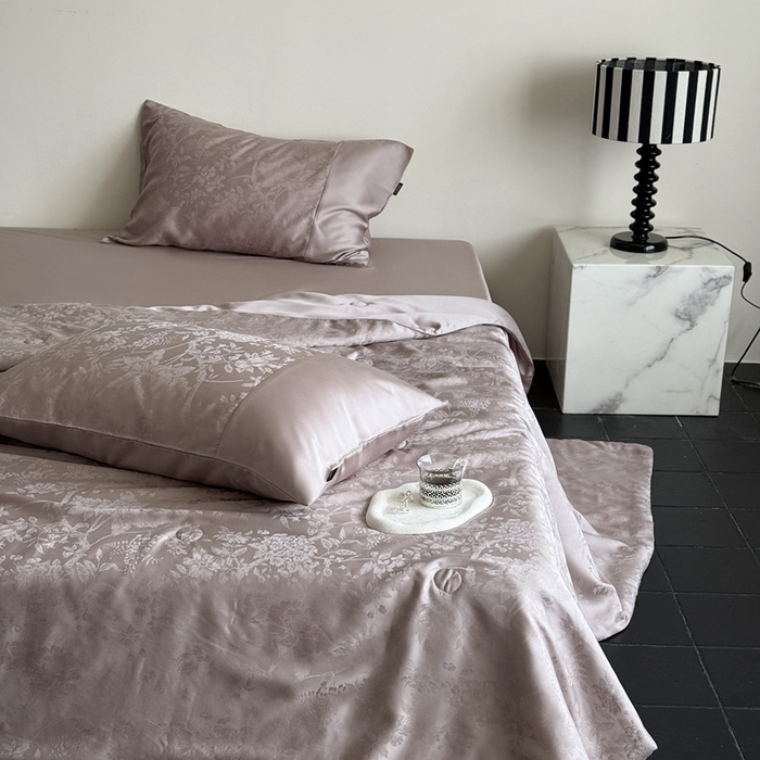 91家纺网 家纺一手货源 找家纺 鹿班家居 2025年夏季60S莱赛尔提花夏被系列-原野【标准会员-20元】 原野-豆沙