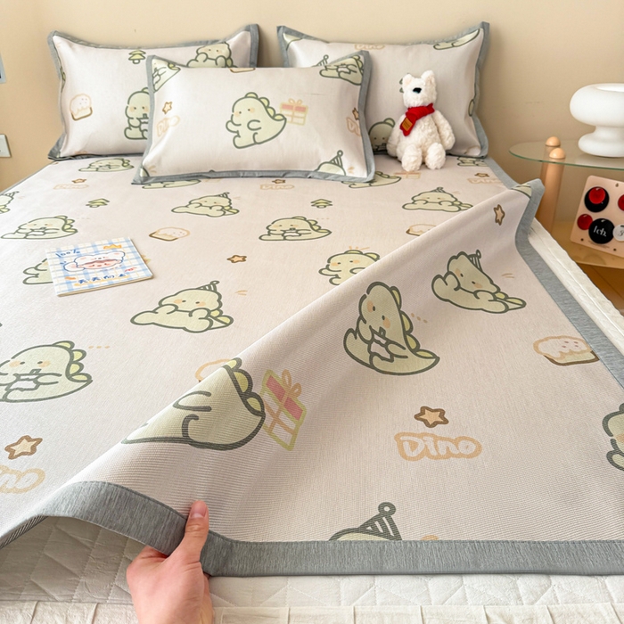 91家纺网 家纺一手货源 找家纺 典曼家纺 2025春夏新款250D冰丝宽边圆网冰丝凉席席子 礼物恐龙