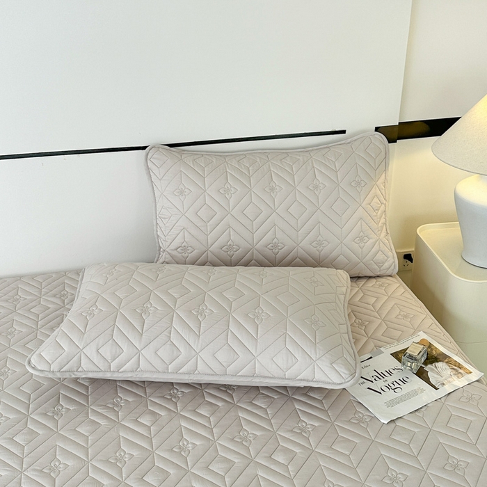 91家纺网 家纺一手货源 找家纺 云雀   2025新款舒适莱赛尔天丝夹棉床笠 菱格床笠-浅灰