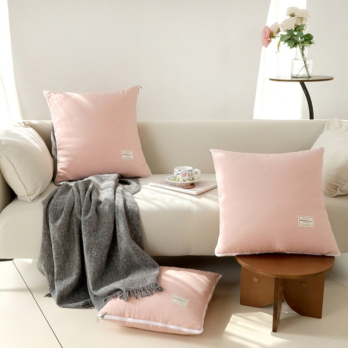 91家纺网 家纺一手货源 找家纺 番茄+ 2025新款简约全棉色织抱枕被 落樱粉