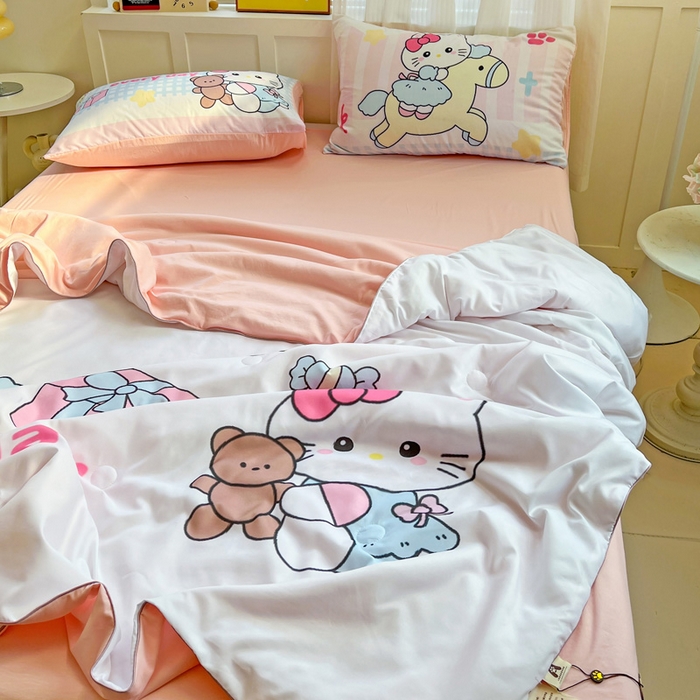 91家纺网 家纺一手货源 找家纺 海岛哥哥 2025新款水洗棉大版卡通夏被 凯蒂的礼物