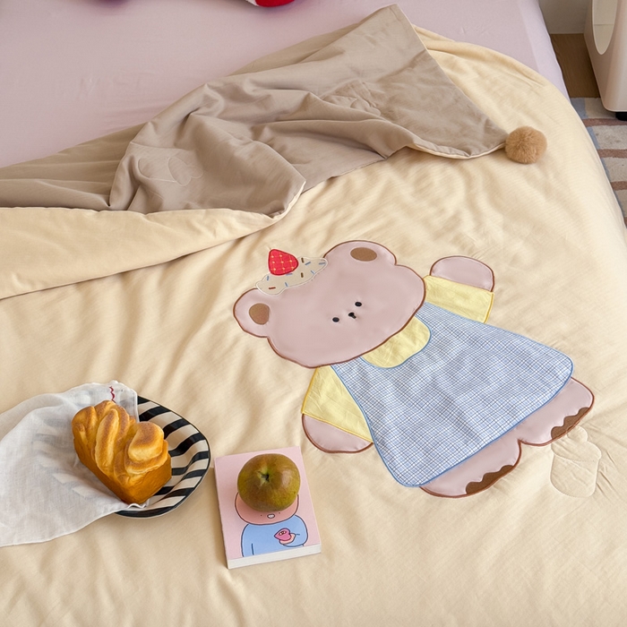 91家纺网 家纺一手货源 找家纺 喜多兔2025新款高精密人字棉贴布绣奶里奶气夏被夏凉被 咖色奶气小熊