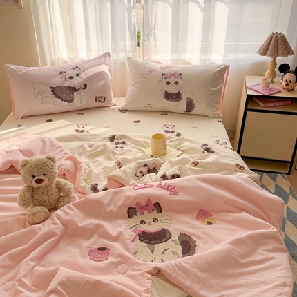 91家纺网 家纺一手货源 找家纺 （总）贝扬思  2025新款Lolita毛巾绣夏被套件	