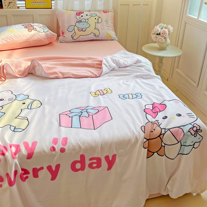 91家纺网 家纺一手货源 找家纺 海岛哥哥 2025新款水洗棉大版卡通夏被 凯蒂的礼物