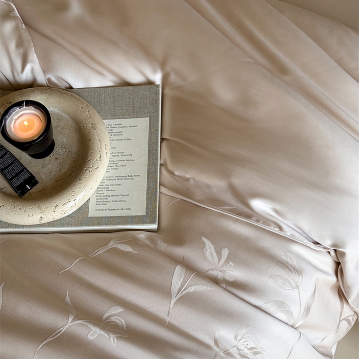 91家纺网 家纺一手货源 找家纺 FORTWO2025新款60支兰精天丝浮雕提花四件套		 花香