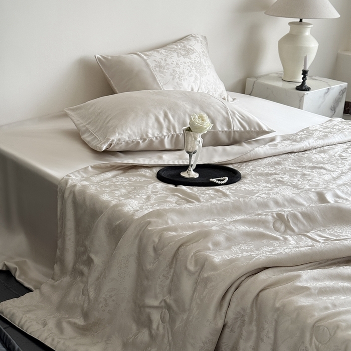 91家纺网 家纺一手货源 找家纺 鹿班家居 2025年夏季60S莱赛尔提花夏被系列-原野【标准会员-20元】 原野-香槟