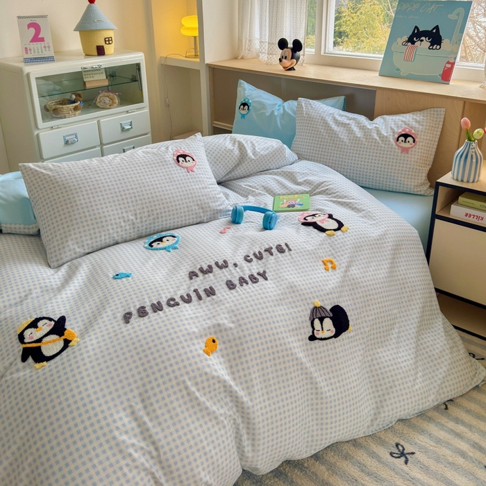 91家纺网 家纺一手货源 找家纺 如意朵2025新款全棉毛巾绣四件套 企鹅抱抱