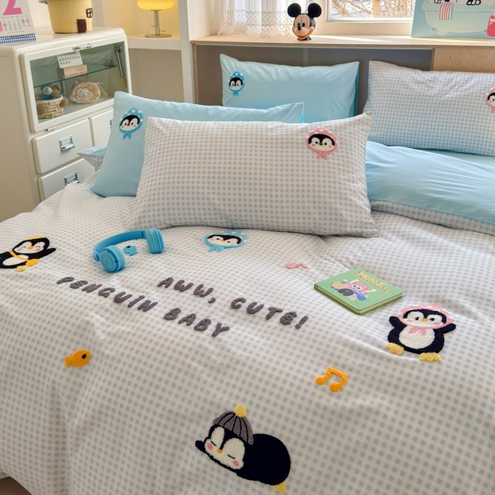 91家纺网 家纺一手货源 找家纺 如意朵2025新款全棉毛巾绣四件套 企鹅抱抱