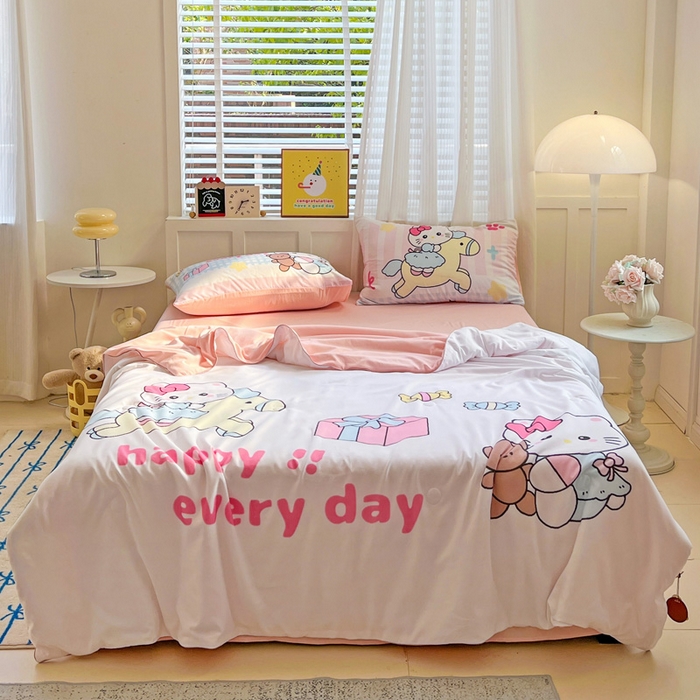91家纺网 家纺一手货源 找家纺 海岛哥哥 2025新款水洗棉大版卡通夏被 凯蒂的礼物