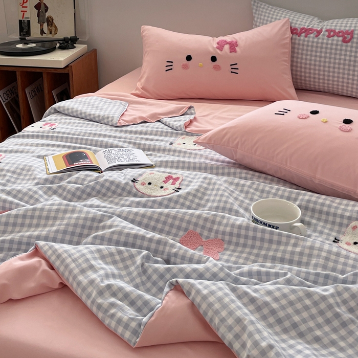 91家纺网 家纺一手货源 找家纺 红嘴企鹅2025新款毛巾绣空调被四件套 夏被-蓝格小猫