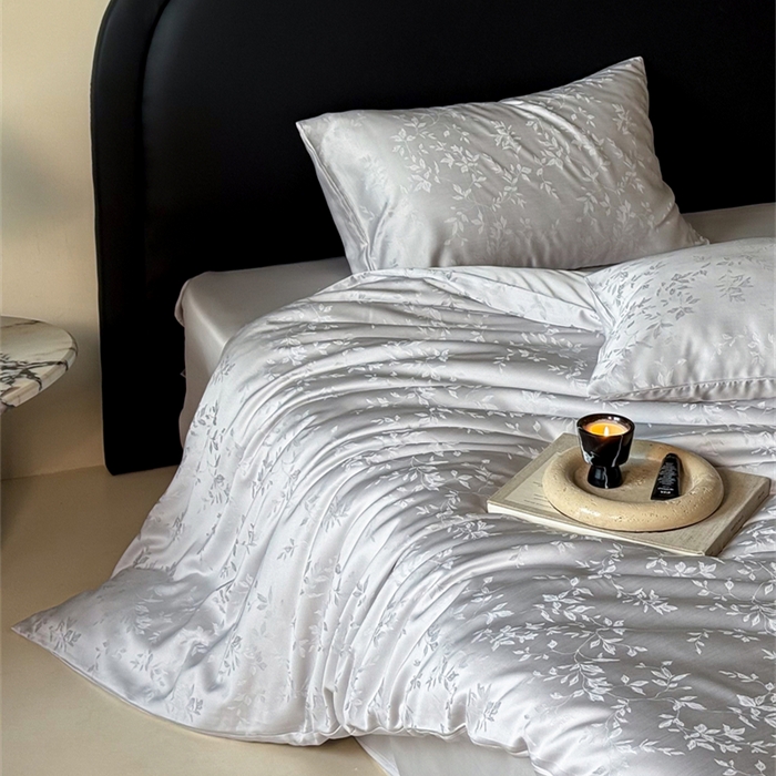 91家纺网 家纺一手货源 找家纺 FORTWO2025新款60支兰精天丝浮雕提花四件套		 慕光