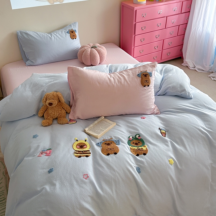 91家纺网 家纺一手货源 找家纺 TT.one 塔塔家居 2025新款全棉双层纱毛巾绣萌宠系列四件套 呆萌皮皮