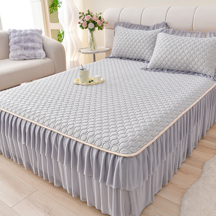 91家纺网 家纺一手货源 找家纺 畅畅家纺 2025新款夏季凉感丝足球花纯色凉席夏被四件套 足球花-陨石灰