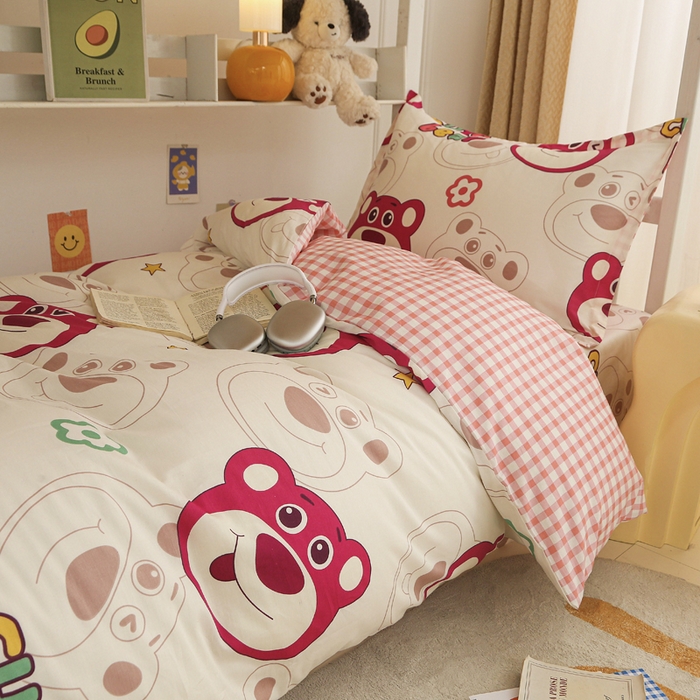 91家纺网 家纺一手货源 找家纺 棉造家居 2025新款全棉学生宿舍三件套纯棉印花六件套 草莓熊熊