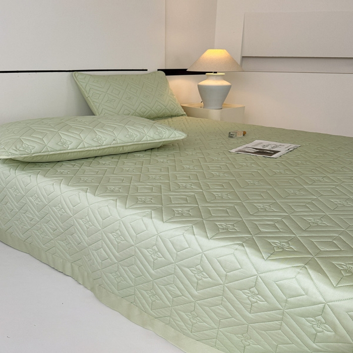 91家纺网 家纺一手货源 找家纺 云雀  2025新款舒适莱赛尔天丝夹棉床盖 菱格床盖-豆绿