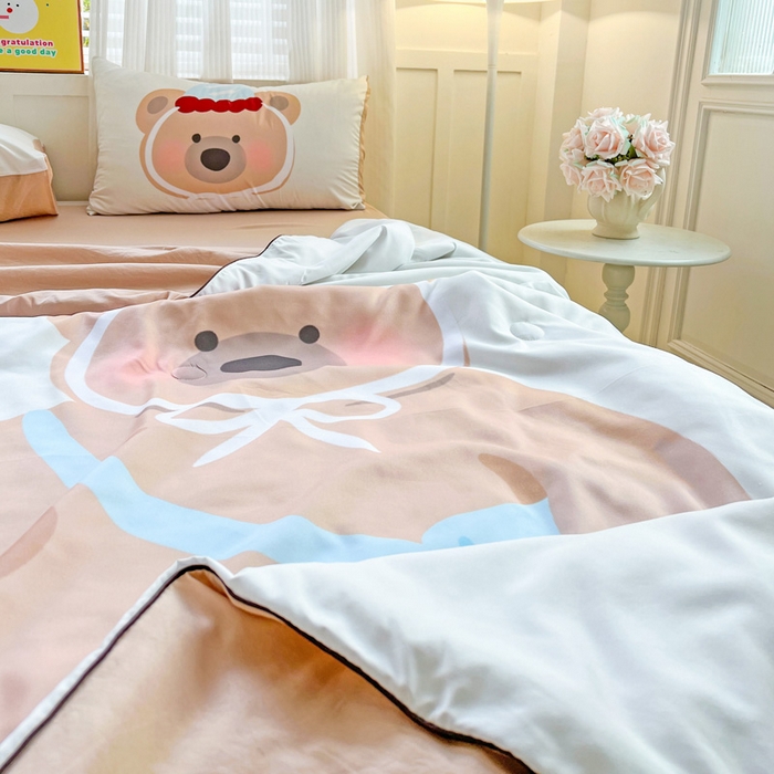 91家纺网 家纺一手货源 找家纺 海岛哥哥 2025新款水洗棉大版卡通夏被 生日熊