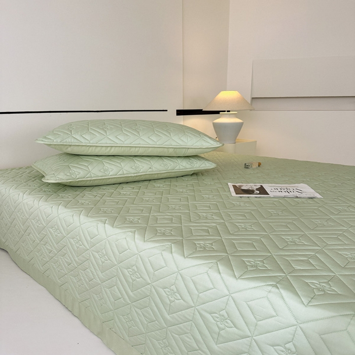 91家纺网 家纺一手货源 找家纺 云雀  2025新款舒适莱赛尔天丝夹棉床盖 菱格床盖-豆绿