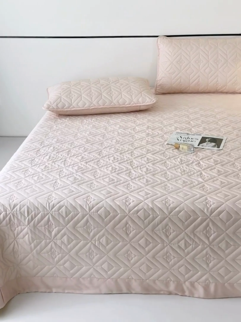 91家纺网 家纺一手货源 找家纺 云雀  2025新款舒适莱赛尔天丝夹棉床盖 菱格床盖-玉粉