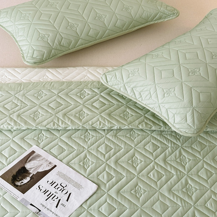 91家纺网 家纺一手货源 找家纺 云雀  2025新款舒适莱赛尔天丝夹棉床盖 菱格床盖-豆绿