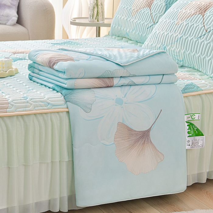 91家纺网 家纺一手货源 找家纺 畅畅家纺 2025新款夏季凉感丝印花足球花凉席夏被夏凉被空调被四件套 足球花-银杏叶