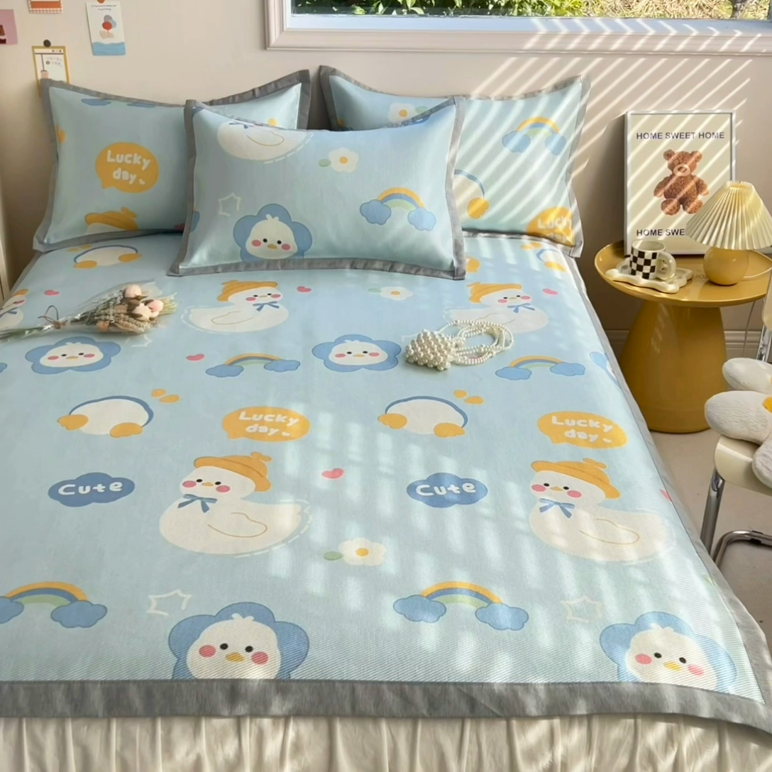 91家纺网 家纺一手货源 找家纺 典曼家纺 2025春夏新款250D冰丝宽边圆网冰丝凉席席子 可爱鸭