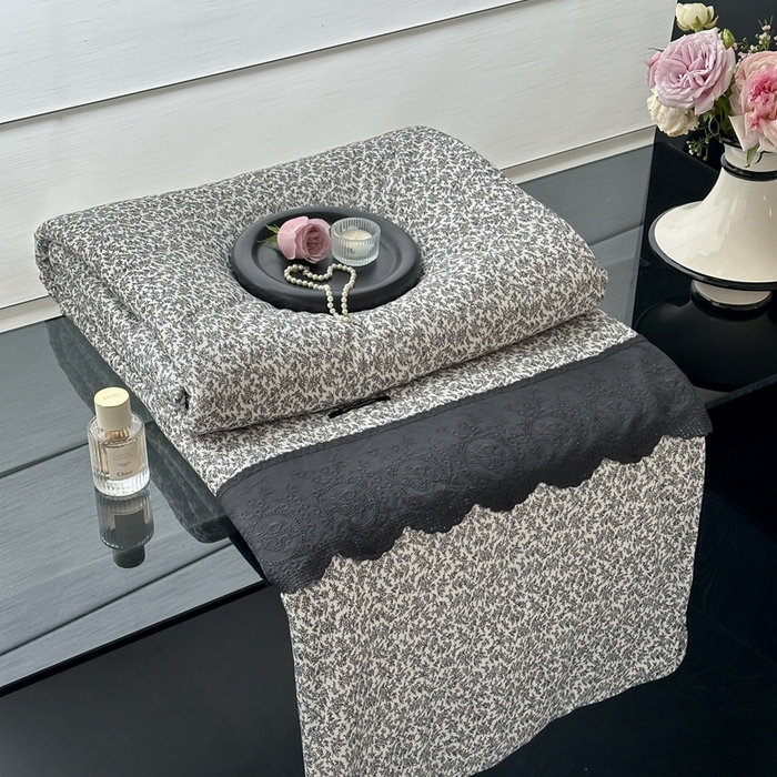 91家纺网 家纺一手货源 找家纺 觅糖  2025新款春夏款法式蕾丝针织大豆夏被 初见